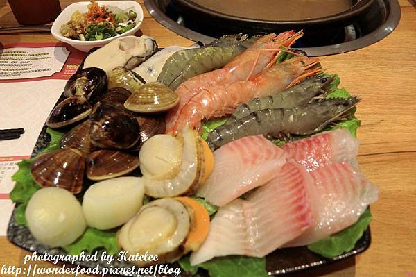 【饗宴石頭火鍋(吉林店)】台北中山區美食,近捷運行天宮 ★ 美味湯頭的秘訣在於爆香 【饗宴石頭火鍋(吉林店)】台北中山區美食,近捷運行天宮 ★ 美味湯頭的秘訣在於爆香