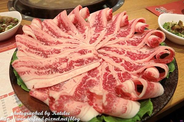 【饗宴石頭火鍋(吉林店)】台北中山區美食,近捷運行天宮 ★ 美味湯頭的秘訣在於爆香 【饗宴石頭火鍋(吉林店)】台北中山區美食,近捷運行天宮 ★ 美味湯頭的秘訣在於爆香