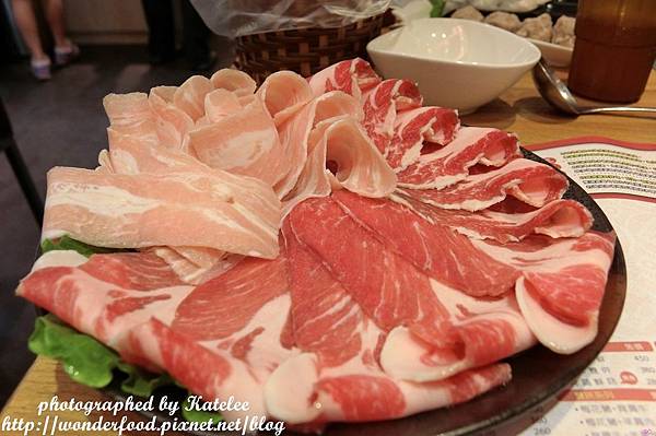 【饗宴石頭火鍋(吉林店)】台北中山區美食,近捷運行天宮 ★ 美味湯頭的秘訣在於爆香 【饗宴石頭火鍋(吉林店)】台北中山區美食,近捷運行天宮 ★ 美味湯頭的秘訣在於爆香