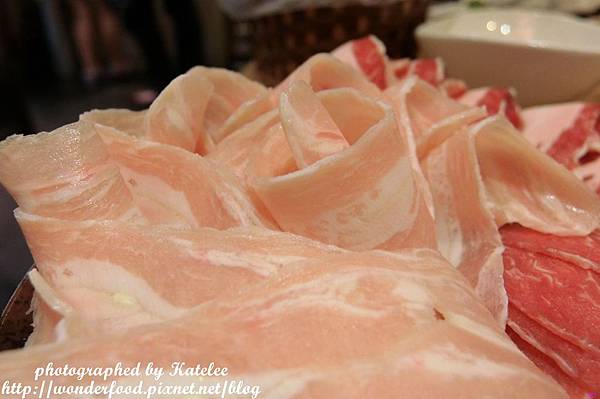 【饗宴石頭火鍋(吉林店)】台北中山區美食,近捷運行天宮 ★ 美味湯頭的秘訣在於爆香 【饗宴石頭火鍋(吉林店)】台北中山區美食,近捷運行天宮 ★ 美味湯頭的秘訣在於爆香