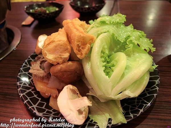 【雍殿鴛鴦麻辣鍋】桃園中壢必吃頂級麻辣鍋 ★ 中藥熬煮湯頭、安格斯黑牛、百威啤酒、莫凡彼冰淇淋、海鮮肉類吃到飽 【雍殿鴛鴦麻辣鍋】桃園中壢必吃頂級麻辣鍋 ★ 中藥熬煮湯頭、安格斯黑牛、百威啤酒、莫凡彼冰淇淋、海鮮肉類吃到飽