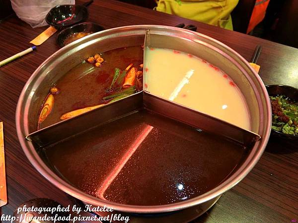 【雍殿鴛鴦麻辣鍋】桃園中壢必吃頂級麻辣鍋 ★ 中藥熬煮湯頭、安格斯黑牛、百威啤酒、莫凡彼冰淇淋、海鮮肉類吃到飽 【雍殿鴛鴦麻辣鍋】桃園中壢必吃頂級麻辣鍋 ★ 中藥熬煮湯頭、安格斯黑牛、百威啤酒、莫凡彼冰淇淋、海鮮肉類吃到飽