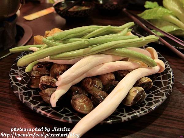 【雍殿鴛鴦麻辣鍋】桃園中壢必吃頂級麻辣鍋 ★ 中藥熬煮湯頭、安格斯黑牛、百威啤酒、莫凡彼冰淇淋、海鮮肉類吃到飽 【雍殿鴛鴦麻辣鍋】桃園中壢必吃頂級麻辣鍋 ★ 中藥熬煮湯頭、安格斯黑牛、百威啤酒、莫凡彼冰淇淋、海鮮肉類吃到飽