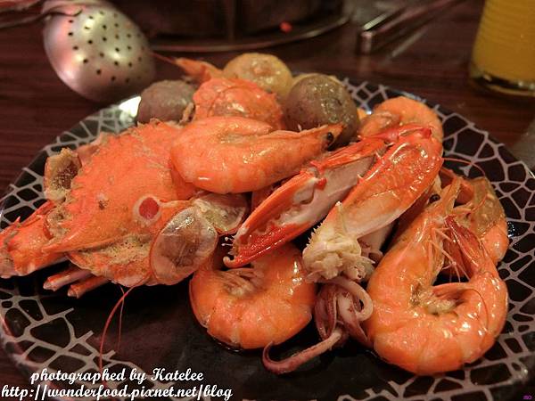 【雍殿鴛鴦麻辣鍋】桃園中壢必吃頂級麻辣鍋 ★ 中藥熬煮湯頭、安格斯黑牛、百威啤酒、莫凡彼冰淇淋、海鮮肉類吃到飽 【雍殿鴛鴦麻辣鍋】桃園中壢必吃頂級麻辣鍋 ★ 中藥熬煮湯頭、安格斯黑牛、百威啤酒、莫凡彼冰淇淋、海鮮肉類吃到飽