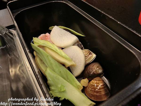 【富呷一方(板橋新埔店)】創意火鍋蒸涮燜燒一鍋四吃。野生大草蝦海鮮雙人套餐 ★ 吃火鍋順便動動腦 【富呷一方(板橋新埔店)】創意火鍋蒸涮燜燒一鍋四吃。野生大草蝦海鮮雙人套餐 ★ 吃火鍋順便動動腦