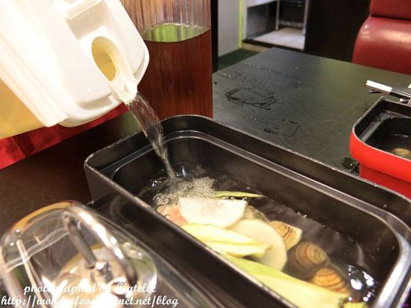 【富呷一方(板橋新埔店)】創意火鍋蒸涮燜燒一鍋四吃。野生大草蝦海鮮雙人套餐 ★ 吃火鍋順便動動腦 【富呷一方(板橋新埔店)】創意火鍋蒸涮燜燒一鍋四吃。野生大草蝦海鮮雙人套餐 ★ 吃火鍋順便動動腦