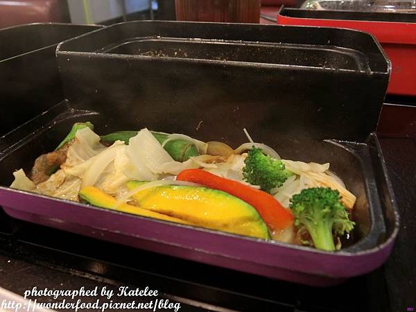 【富呷一方(板橋新埔店)】創意火鍋蒸涮燜燒一鍋四吃。野生大草蝦海鮮雙人套餐 ★ 吃火鍋順便動動腦 【富呷一方(板橋新埔店)】創意火鍋蒸涮燜燒一鍋四吃。野生大草蝦海鮮雙人套餐 ★ 吃火鍋順便動動腦