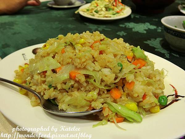 【京園素食館】美味可口不油不膩的健康素食/素食餐點名肉食化 ★ 近捷運行天宮站
