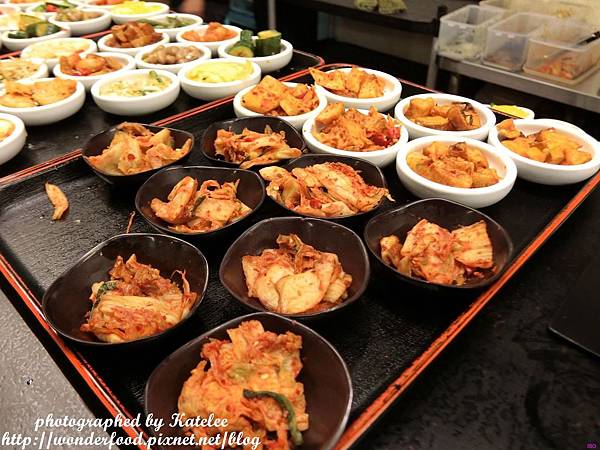 【韓鄉韓國料理】40~50種特色小菜吃到飽 ★ 石鍋嗶嗶飯/銅盤烤豬肉 【韓鄉韓國料理】40~50種特色小菜吃到飽 ★ 石鍋嗶嗶飯/銅盤烤豬肉