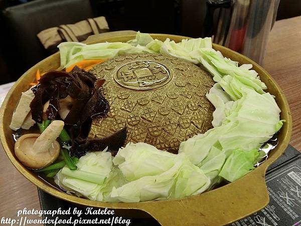 【韓鄉韓國料理】40~50種特色小菜吃到飽 ★ 石鍋嗶嗶飯/銅盤烤豬肉 【韓鄉韓國料理】40~50種特色小菜吃到飽 ★ 石鍋嗶嗶飯/銅盤烤豬肉