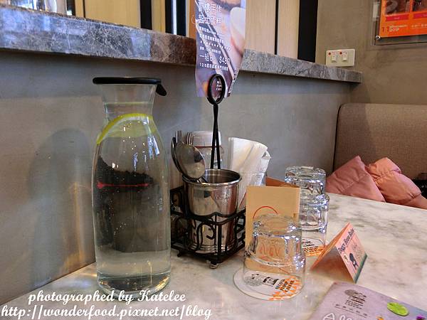 【貳樓(公館店)】早午餐界的霸主/寵物友善餐廳 ★ 狗狗可獲得一份炒蛋喔! 【貳樓(公館店)】早午餐界的霸主/寵物友善餐廳 ★ 狗狗可獲得一份炒蛋喔!