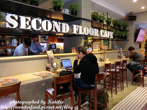 【貳樓(公館店)】早午餐界的霸主/寵物友善餐廳 ★ 狗狗可獲得一份炒蛋喔! 【貳樓(公館店)】早午餐界的霸主/寵物友善餐廳 ★ 狗狗可獲得一份炒蛋喔!