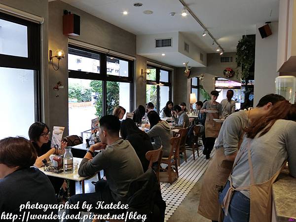 【貳樓(公館店)】早午餐界的霸主/寵物友善餐廳 ★ 狗狗可獲得一份炒蛋喔! 【貳樓(公館店)】早午餐界的霸主/寵物友善餐廳 ★ 狗狗可獲得一份炒蛋喔!