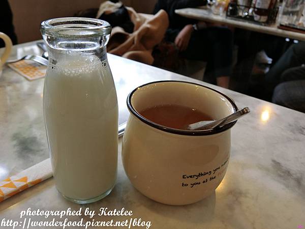 【貳樓(公館店)】早午餐界的霸主/寵物友善餐廳 ★ 狗狗可獲得一份炒蛋喔! 【貳樓(公館店)】早午餐界的霸主/寵物友善餐廳 ★ 狗狗可獲得一份炒蛋喔!