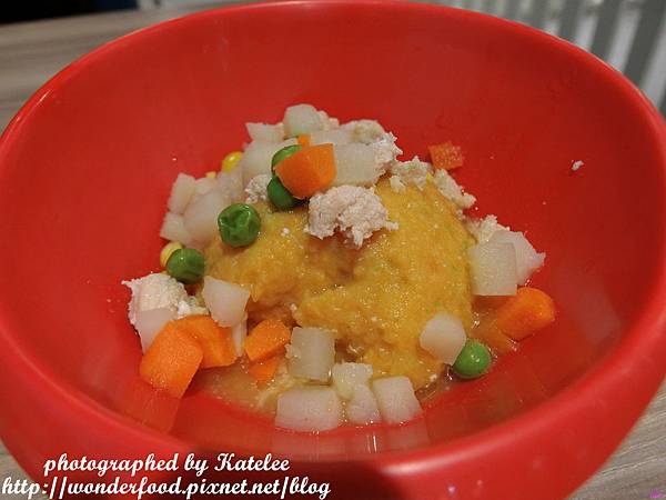 【狗老大寵物渡假會館】桃園寵物餐廳 ★ 寵物餐點/寵物游泳池(尚在整修中)/大片草坪/專業攝影 【狗老大寵物渡假會館】桃園寵物餐廳 ★ 寵物餐點/寵物游泳池(尚在整修中)/大片草坪/專業攝影