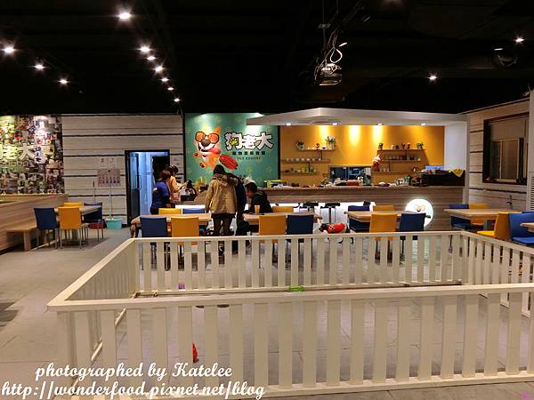 【狗老大寵物渡假會館】桃園寵物餐廳 ★ 寵物餐點/寵物游泳池(尚在整修中)/大片草坪/專業攝影 【狗老大寵物渡假會館】桃園寵物餐廳 ★ 寵物餐點/寵物游泳池(尚在整修中)/大片草坪/專業攝影