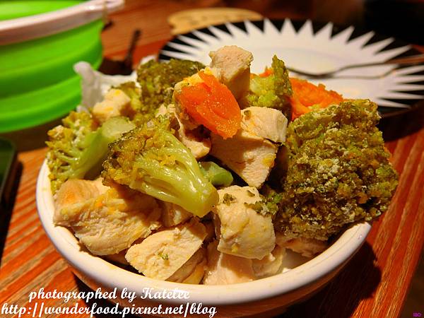 【DOG SPACE寵物空間】宜蘭礁溪寵物友善咖啡館 ★ 美容/洗澡/住宿/寵物餐/寵物算命