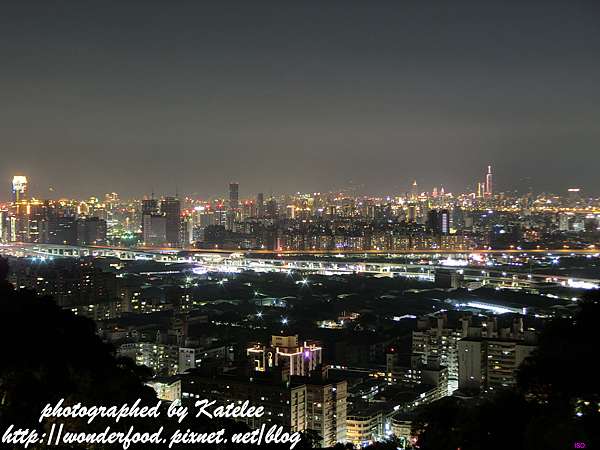 瓊仔湖登山步道夜景 大台北環繞夜景 細覽夜新莊 沿途夜景掩映於樹葉中 美食人生 痞客邦