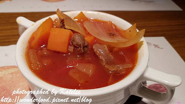 【赤鬼炙燒牛排(逢甲店)】漲幅很大的台中夜市平價牛排 ★ 最愛羅宋湯和玉米濃湯 【赤鬼炙燒牛排(逢甲店)】漲幅很大的台中夜市平價牛排 ★ 最愛羅宋湯和玉米濃湯