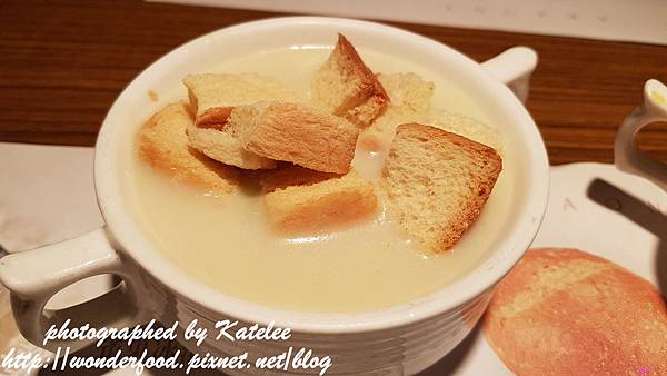 【赤鬼炙燒牛排(逢甲店)】漲幅很大的台中夜市平價牛排 ★ 最愛羅宋湯和玉米濃湯 【赤鬼炙燒牛排(逢甲店)】漲幅很大的台中夜市平價牛排 ★ 最愛羅宋湯和玉米濃湯