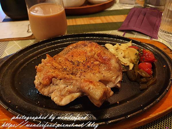 [食記] 花蓮牛排餐廳 肉肉餐桌(寵物友善)