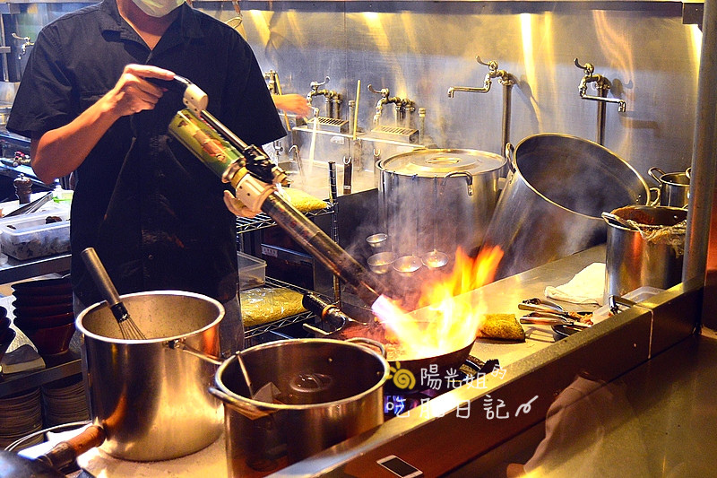 taiwan-engine19.JPG - 札幌炎神拉麵(台灣店)