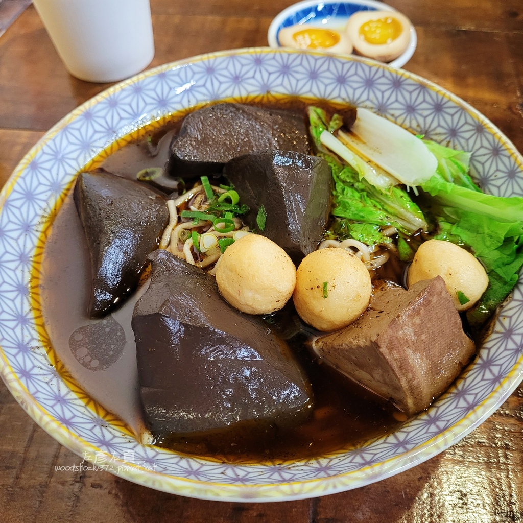 路口牛肉麵 Records_台南南區_麻辣鴨血拉麵加魚蛋1.jpg