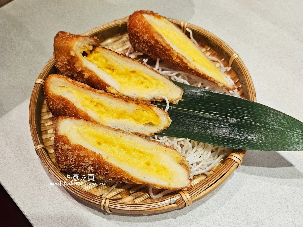 點點心 台南南紡店_台南東區美食推薦_港點專賣_千層叉燒酥33.jpg