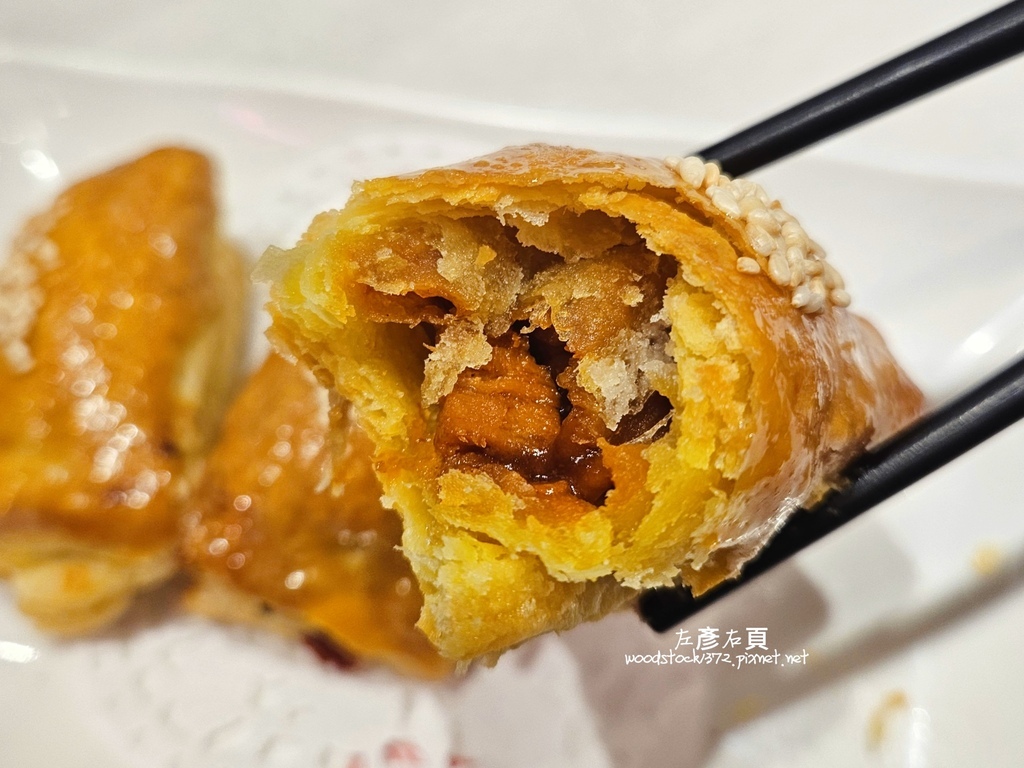 點點心 台南南紡店_台南東區美食推薦_港點專賣_千層叉燒酥32.jpg