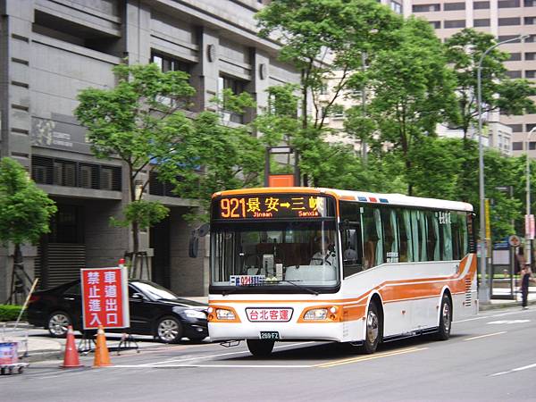 無貼廣告公車 臺北 首都客運 20130614 921 5 從公車看臺北 臺北公車圖片集錦 痞客邦
