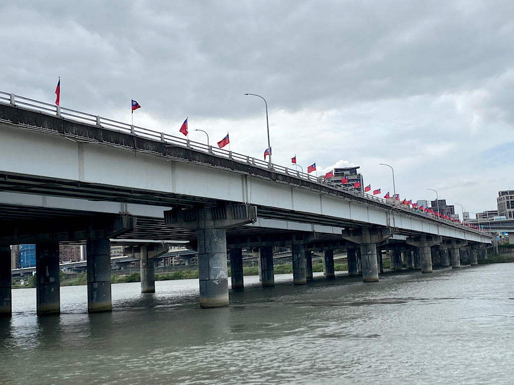 [帶小兒子騎鐵馬] 台北市河濱自行車道從美堤經社子島到大稻埕