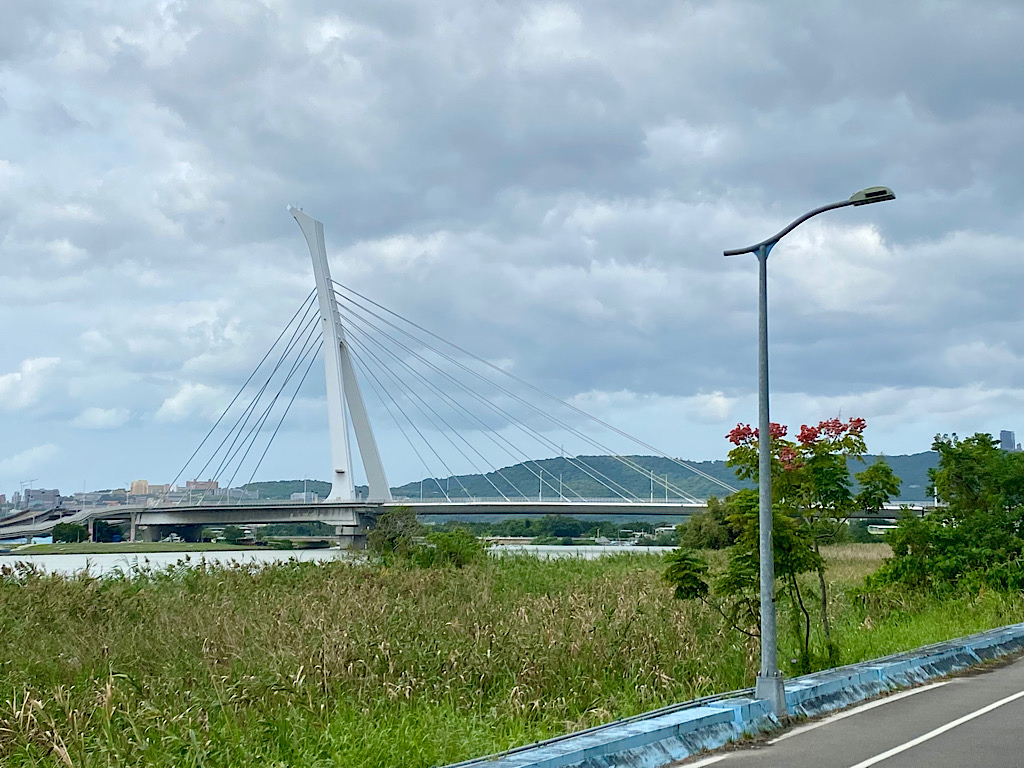 [帶小兒子騎鐵馬] 台北市河濱自行車道從美堤經社子島到大稻埕