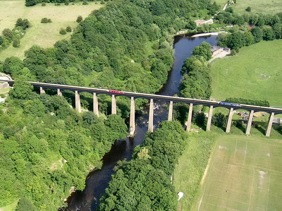 Pontcysyllte_AqueductCanal_UK_04.jpg