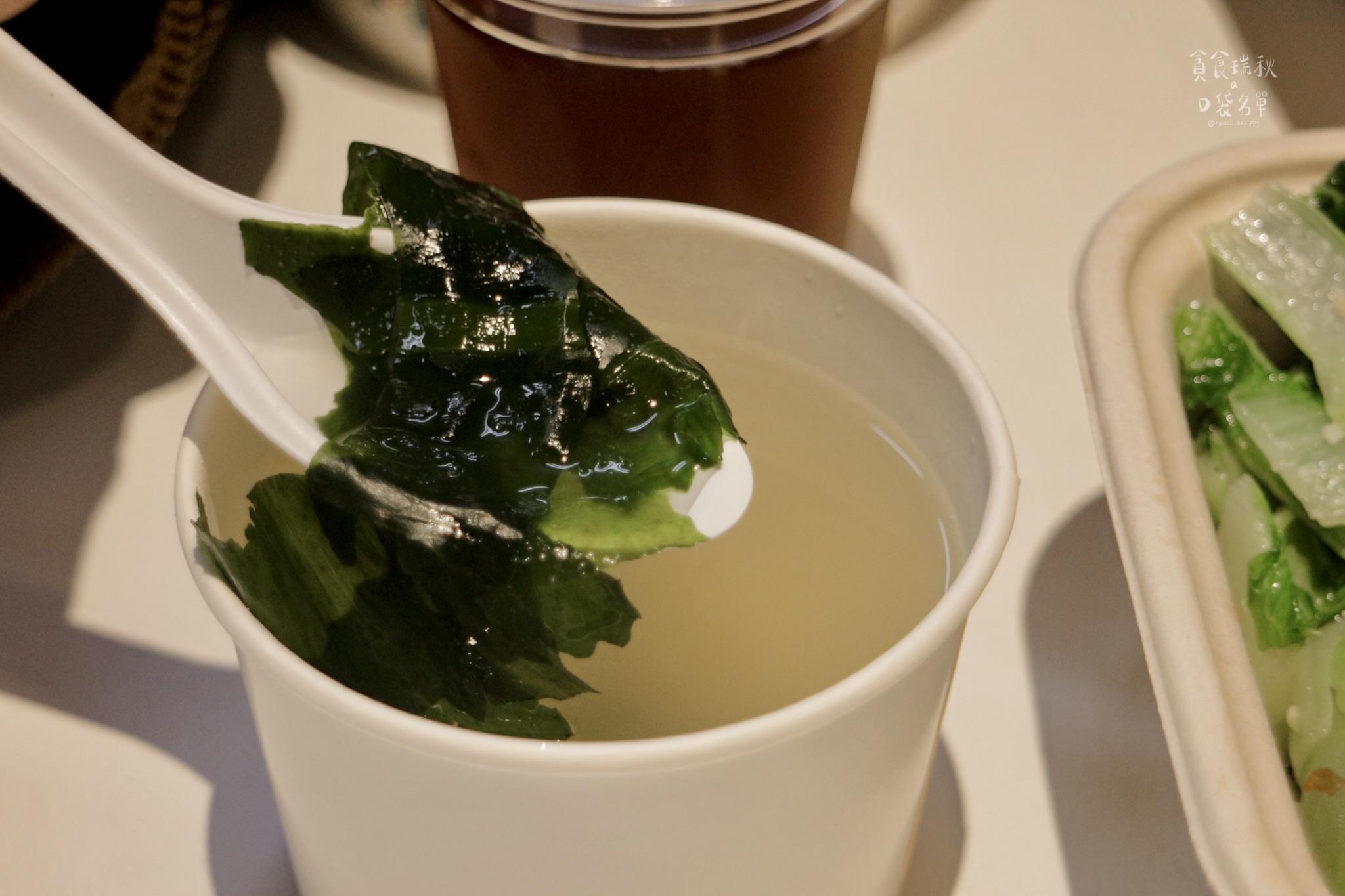 台中西區｜向上市場在地傳承25年好味道！香酥溫體雞腿、排骨酥