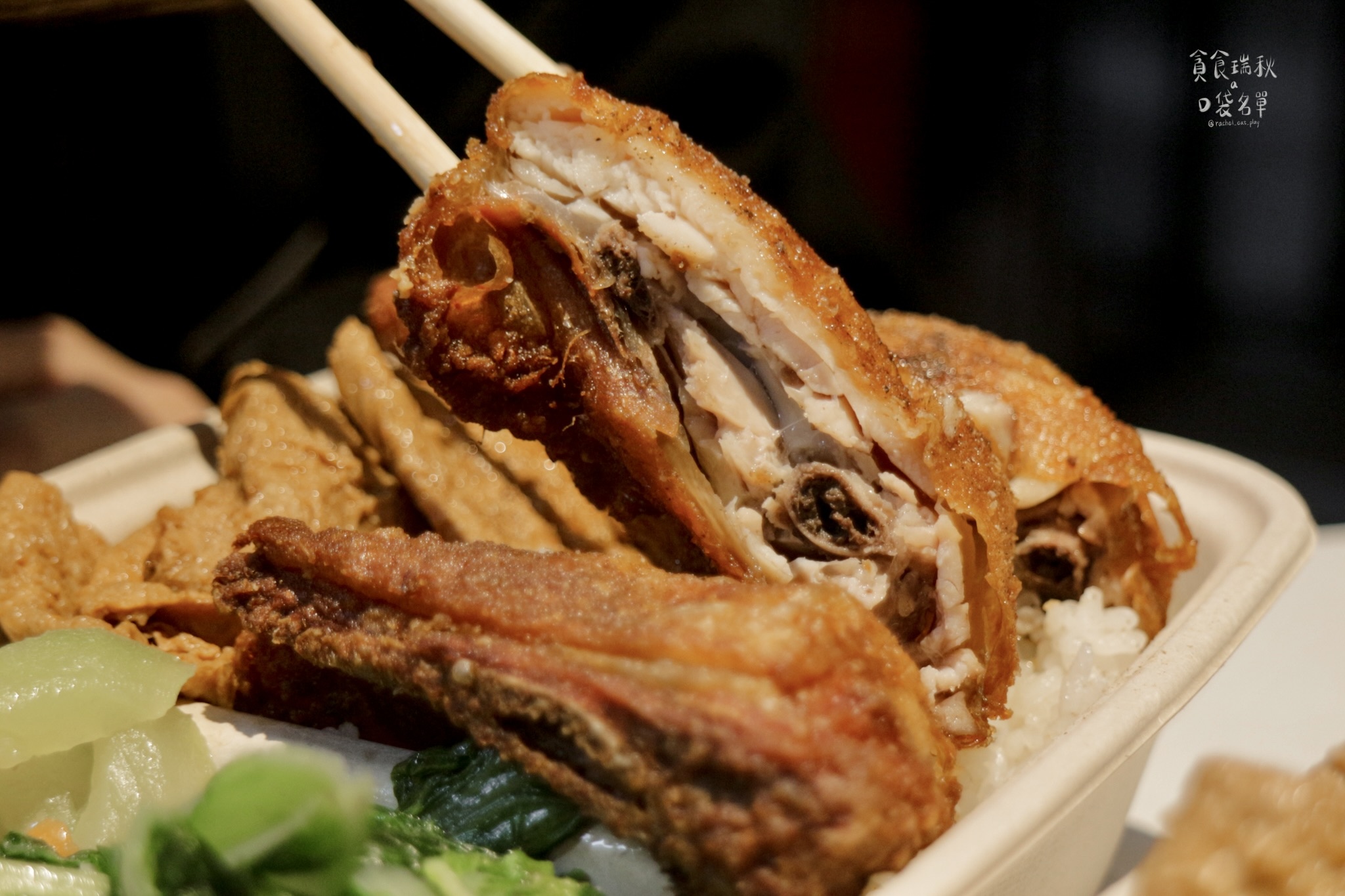 台中西區｜向上市場在地傳承25年好味道！香酥溫體雞腿、排骨酥