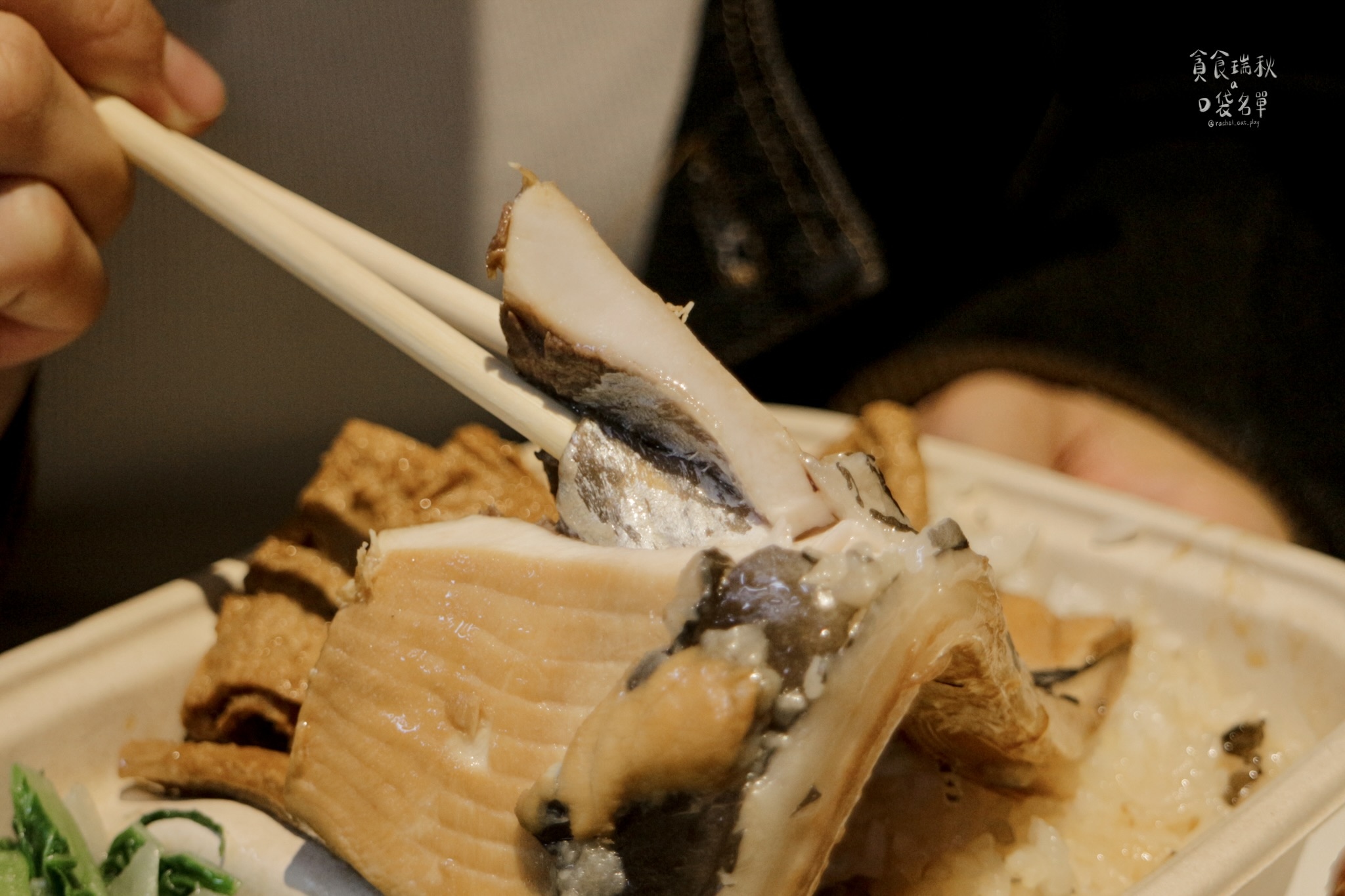 台中西區｜向上市場在地傳承25年好味道！香酥溫體雞腿、排骨酥