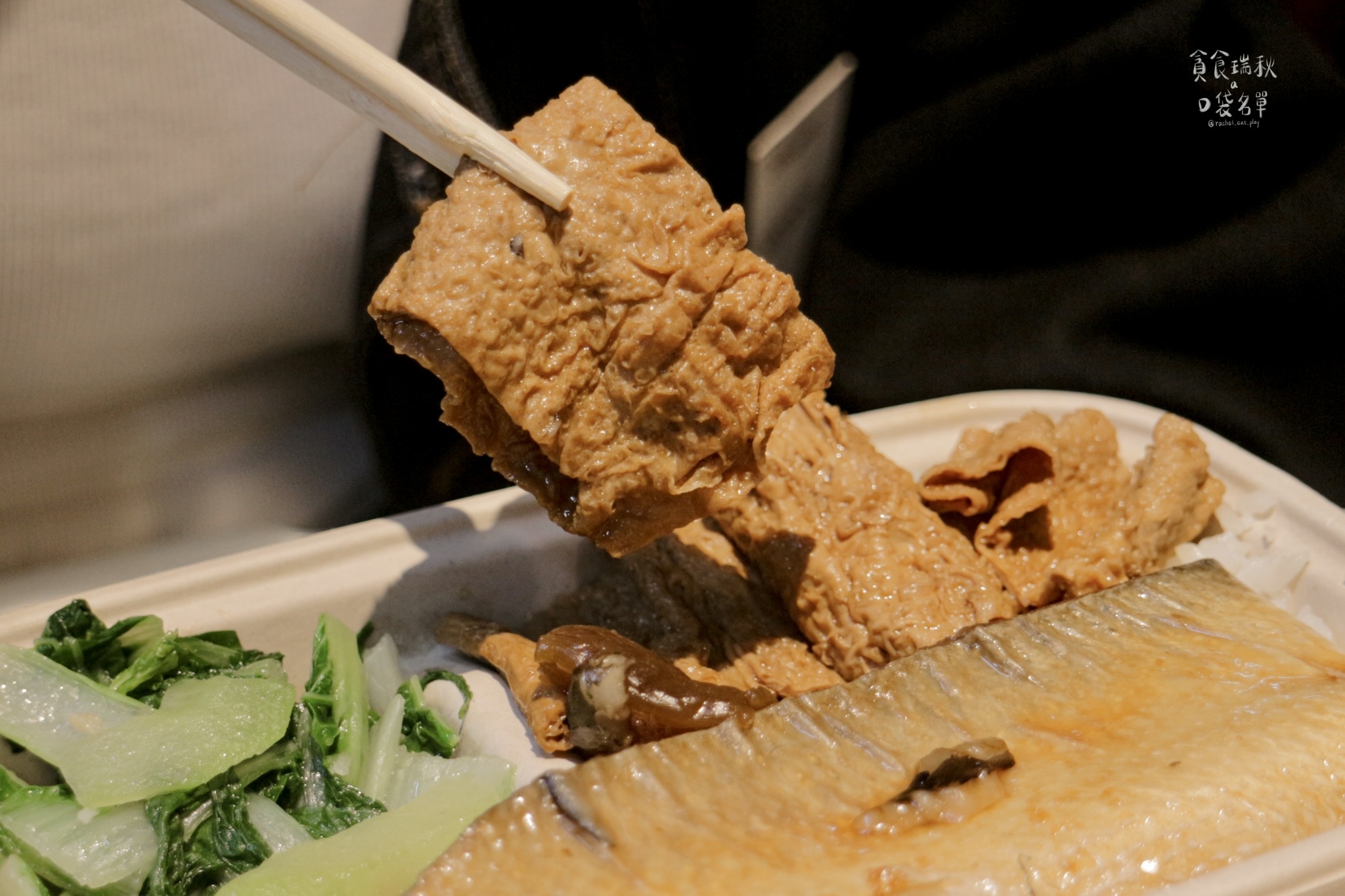 台中西區｜向上市場在地傳承25年好味道！香酥溫體雞腿、排骨酥