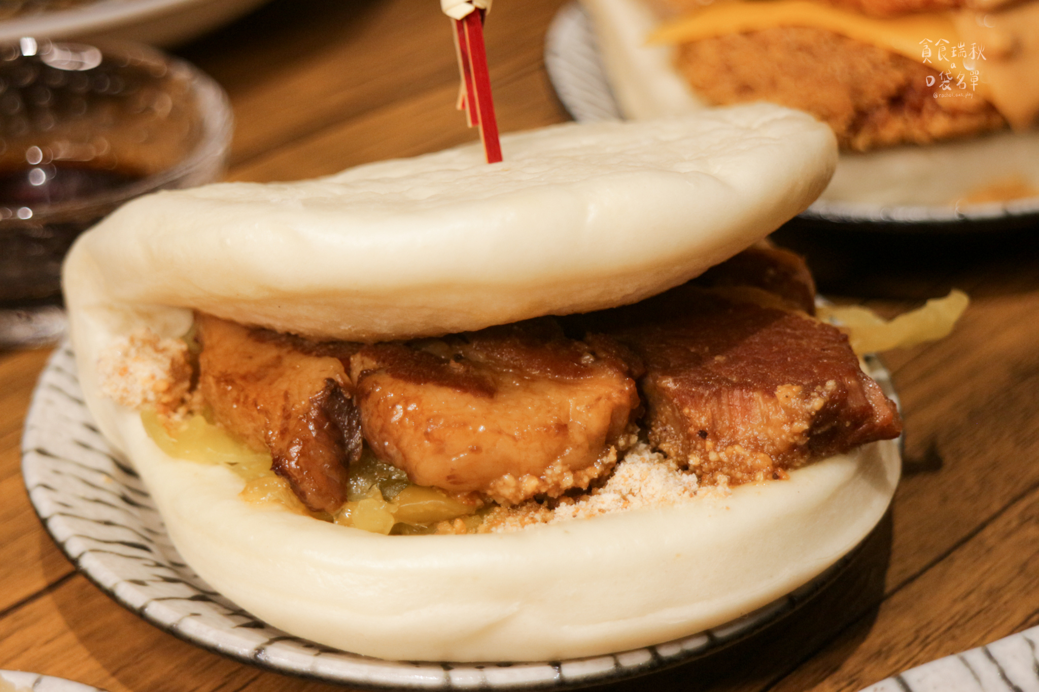 雲林斗六｜傳統台式創新滋味！不只賣刈包，豬油拌飯、爆汁湯包都