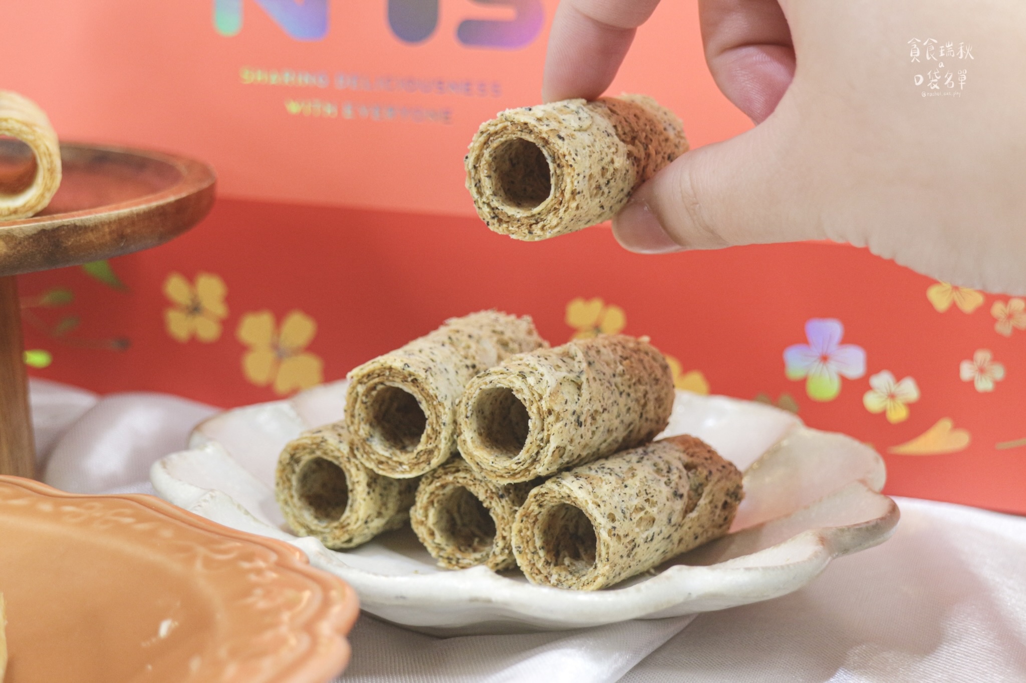 宅配美食｜台中伴手禮推薦！香酥蛋捲一口咬下爆餡滿出來！大小剛
