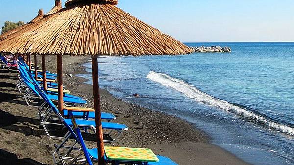 Perissa-beach-Greece