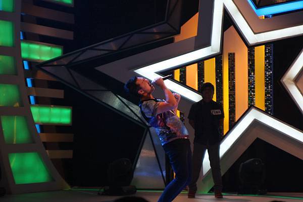 何大為具有爆發力的嗓音 精采度讓乱彈阿翔直呼想乾一杯