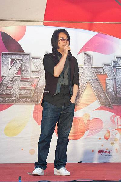 935201_10151358761347407_1986944404_n