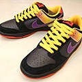 NIKE DUNK LOW SB PREMIUM 槍與玫瑰 黑紫火焰燃燒配色2.jpg