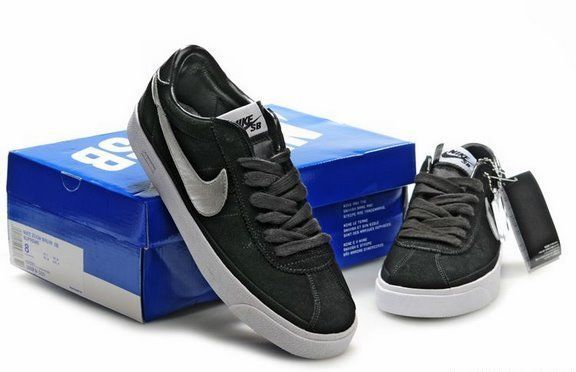 NIKE SB 全黑銀標 日本限定 街頭時尚款  買到賺到噢 (3).jpg