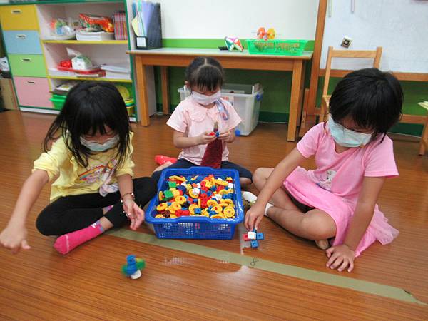 方塊積木組裝陀螺