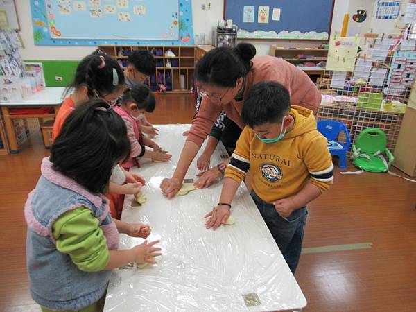 幼兒捏塑造型饅頭