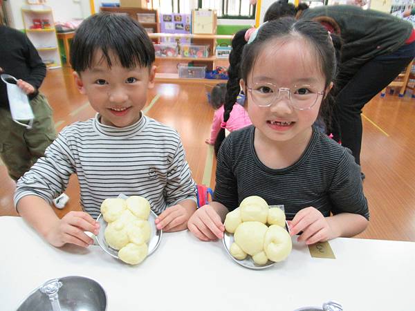 地瓜饅頭出爐囉~