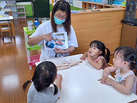 寶特瓶帆船下水囉~~