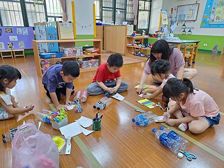 寶特瓶帆船下水囉~~