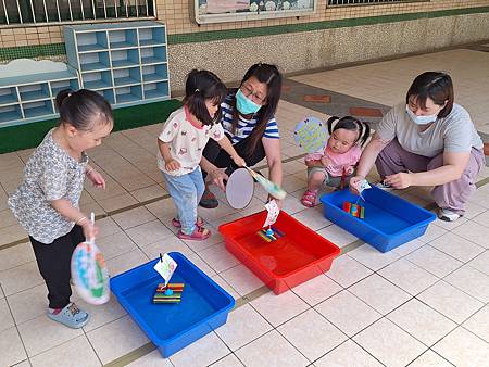 寶特瓶帆船下水囉~~